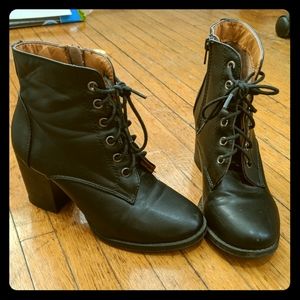 Size 7.5 black heeled laced ankle boots Soda